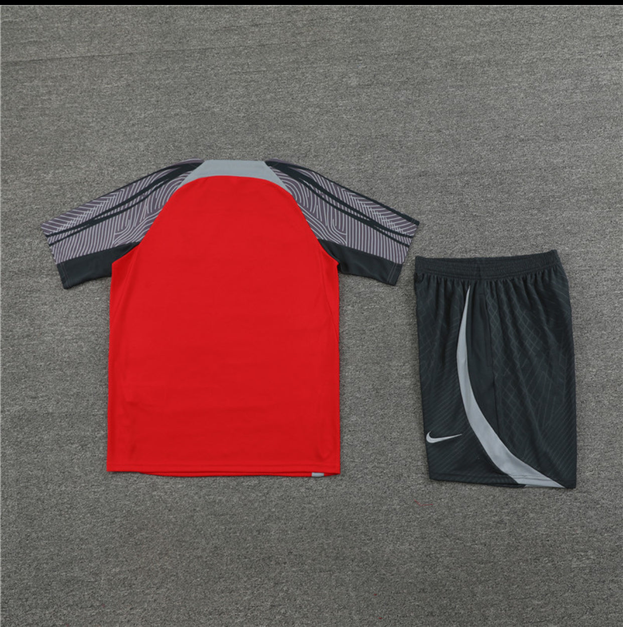 Liverpool FC Men’s 23/24 Training Kit
