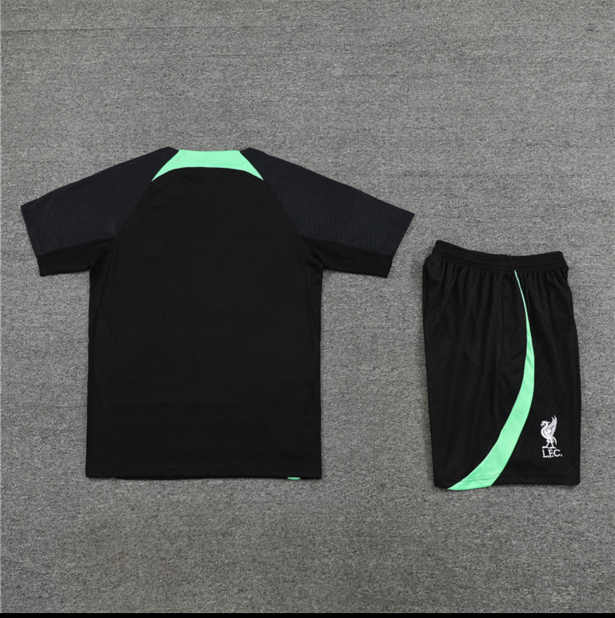 Liverpool FC Men’s 23/24 Training Kit