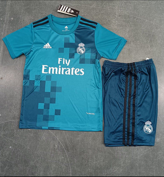 Real Madrid FC 17/18 Kids Retro Match Kit